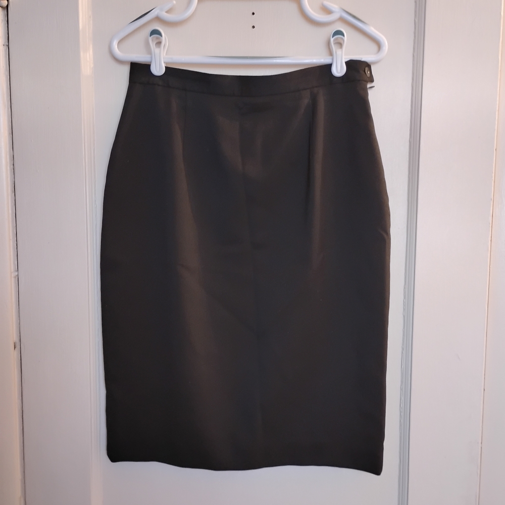 Jones Wear Elegant Black Midi Skirt